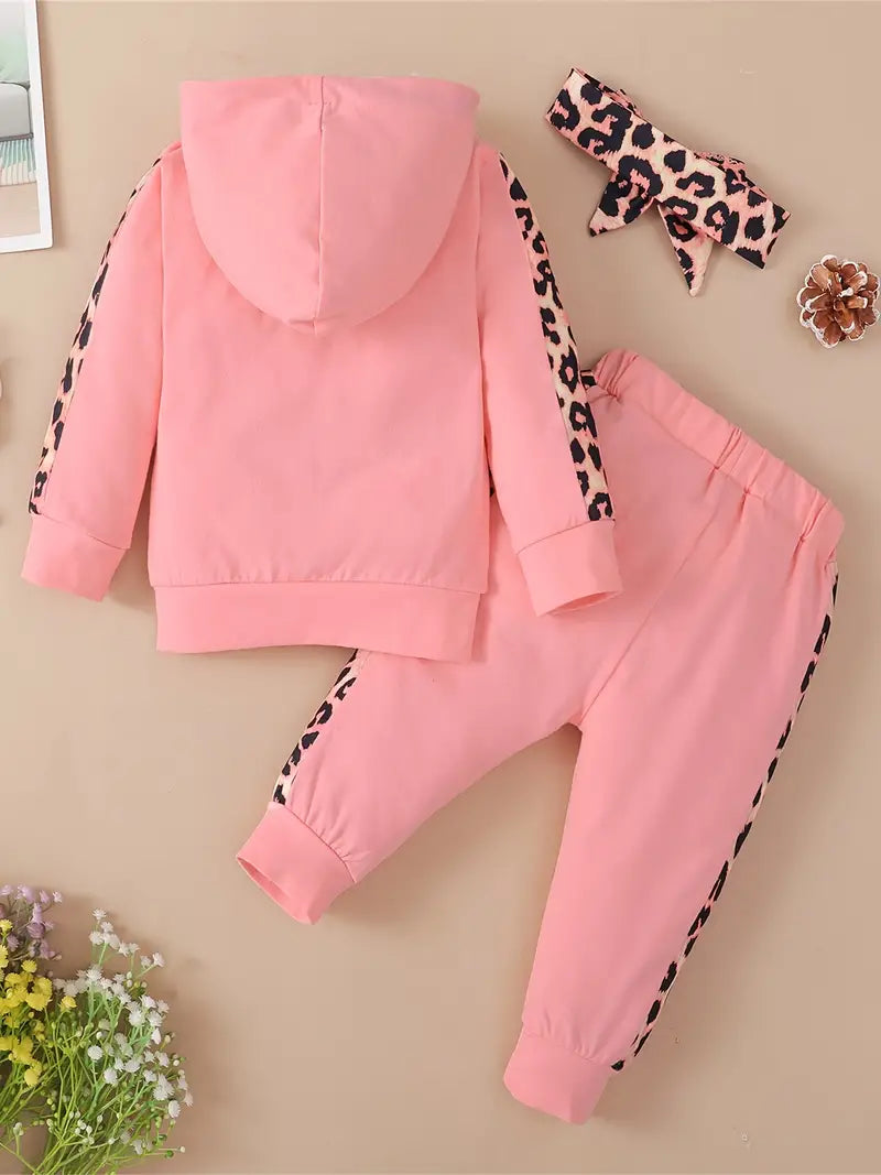 "Mama’s Mini” Baby Girl Leopard Patchwork Letter Print Hooded Sweatpants Set with Bowknot Headband